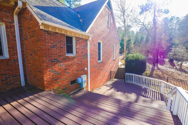 Building Photo - 809 Houndslake Dr