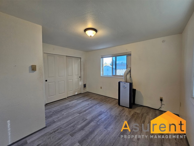 Building Photo - Charming 2-bedroom, 1.5-bathroom Ashland home