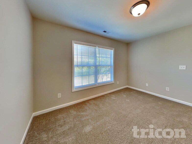Building Photo - 30 Rowan Dr