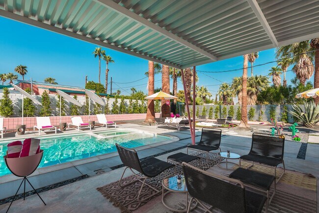 Building Photo - Retro Chic Oasis Saltwater Pool, Spa & Mnt...