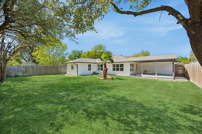 Building Photo - 8519 Hatton St