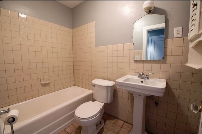 Building Photo - 3 bedroom/2 bath house