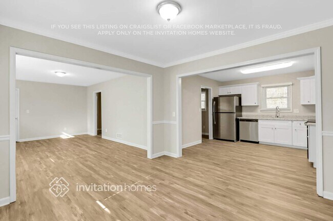 Building Photo - 3782 Lake Dr SE