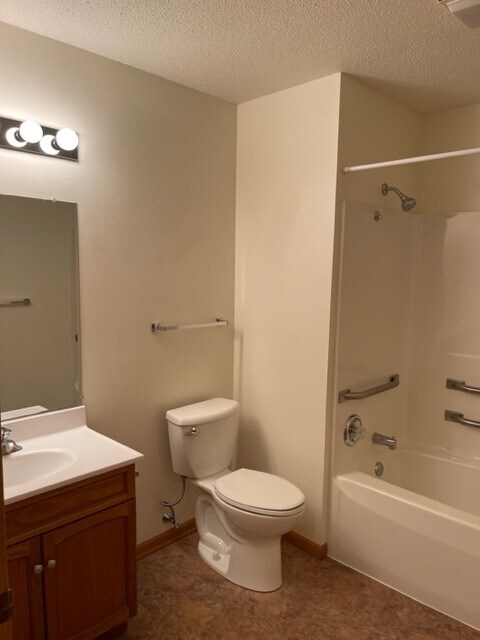 Building Photo - 3413 Oak Knoll Dr