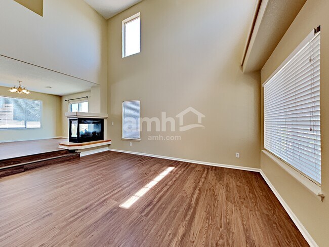 Building Photo - 4995 Fundy St