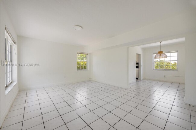 Building Photo - 953 SW 11th St
