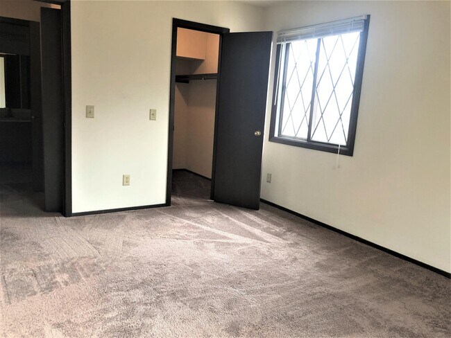 Building Photo - 2442 Chalet Gardens Ct
