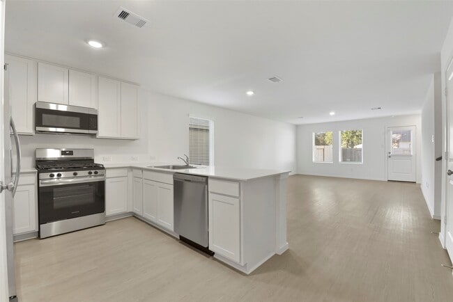 Building Photo - 253 Douglas Hls Dr