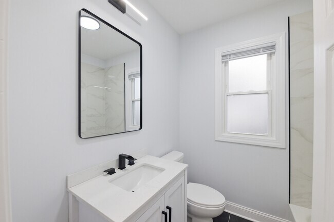 Building Photo - 142 W 103rd Pl