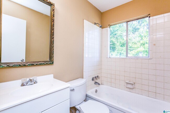 Building Photo - 1112 S Gale Dr