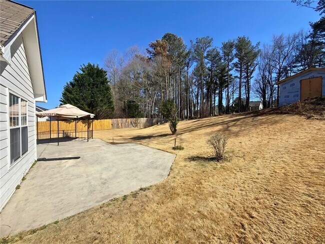 Building Photo - 2029 Manor Oak Ln NE