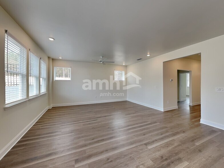 Building Photo - 3286 Emzy Dr