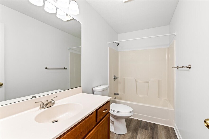 Building Photo - 230 Clover Cir