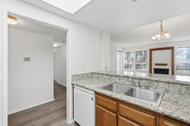 Building Photo - 2559 Plaza del Amo