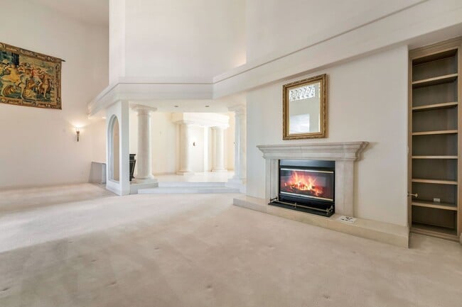 Building Photo - Luxury Lake Las Vegas Estate in Guard-Gated SouthShore Community!