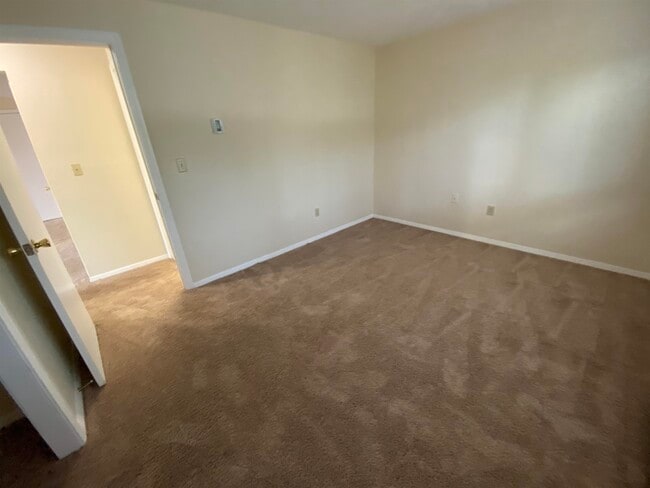 Building Photo - 95 Powers St