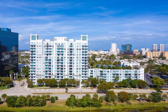 Primary Photo - 300 S Australian Ave