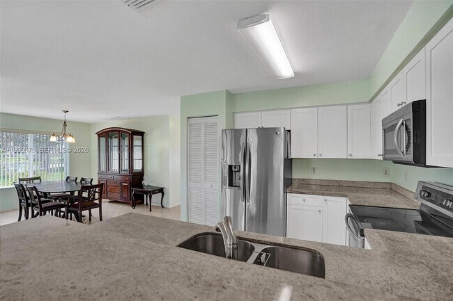 Building Photo - 1726 SW 110th Terrace