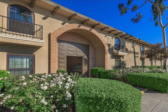 Building Photo - Unit 24 - RENT SPECIAL! Upgraded Ground-Floor 1 Bed, 1 Bath Apartment Home