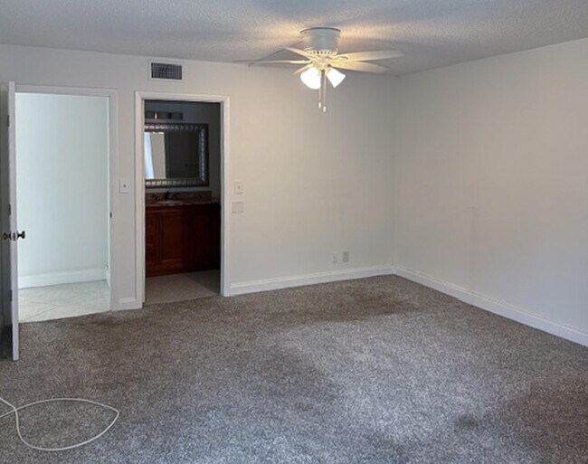 Building Photo - 6935 Huntington Ln