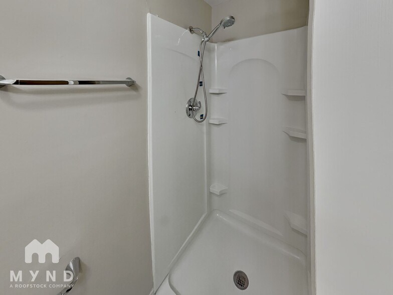 Building Photo - 512 E University Ave