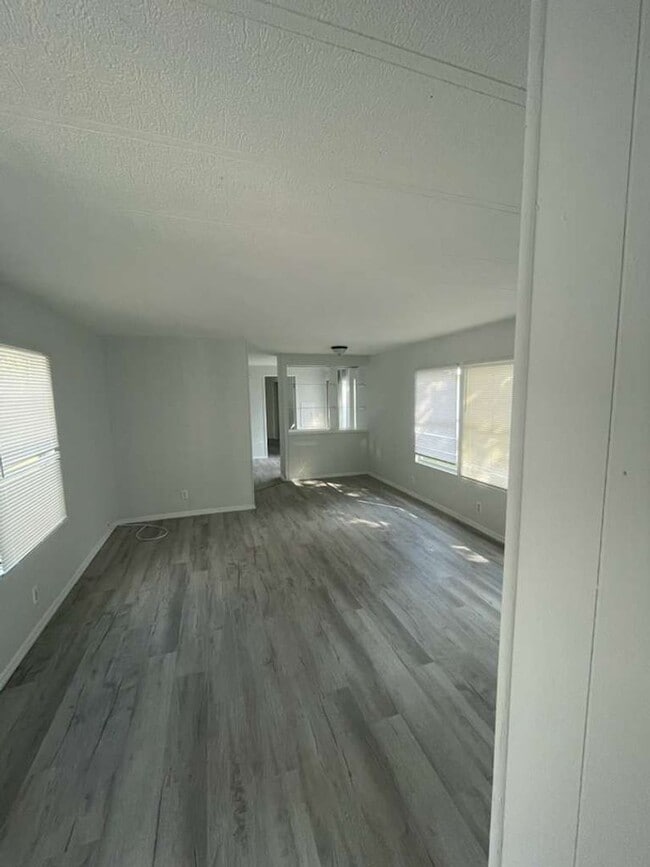 Building Photo - 2 bed / 2 bath - Rent To Own in Zephyrhills, FL