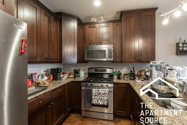 Building Photo - 1136 W Diversey Pkwy