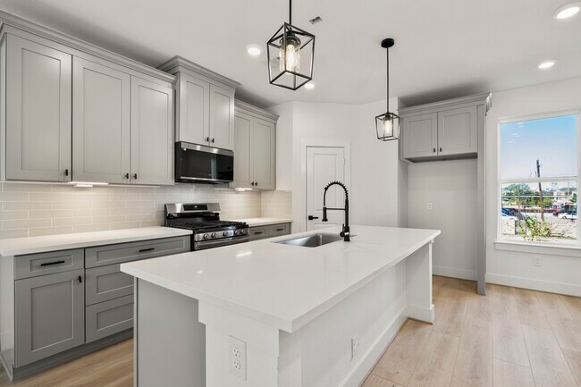 Building Photo - 6326 Del Rio St