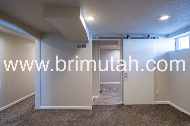 Building Photo - 1572 Kensington Ave