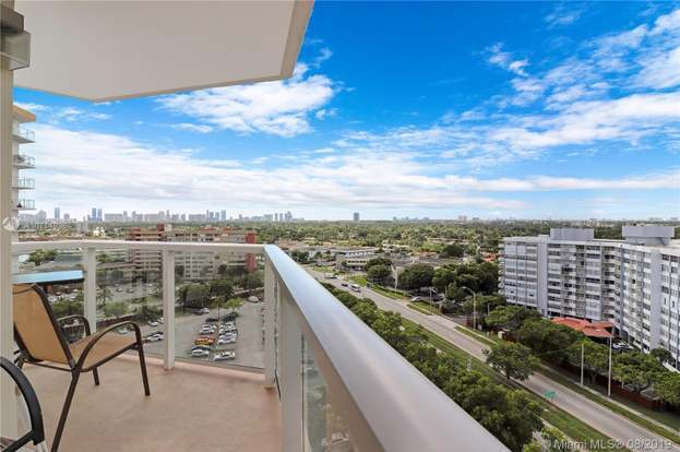 Building Photo - 1351 NE Miami Gardens Dr