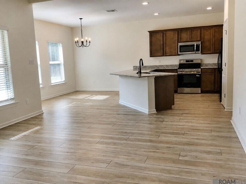 Building Photo - 23661 Sweetbriar Ct
