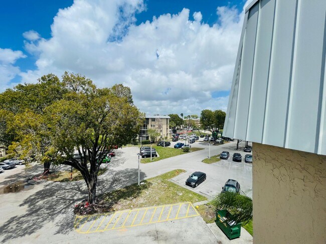 Building Photo - 6300 S Falls Cir Dr