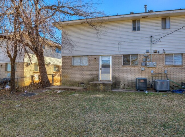 Building Photo - Updated in NE OKC for rent! Minutes to Bro...