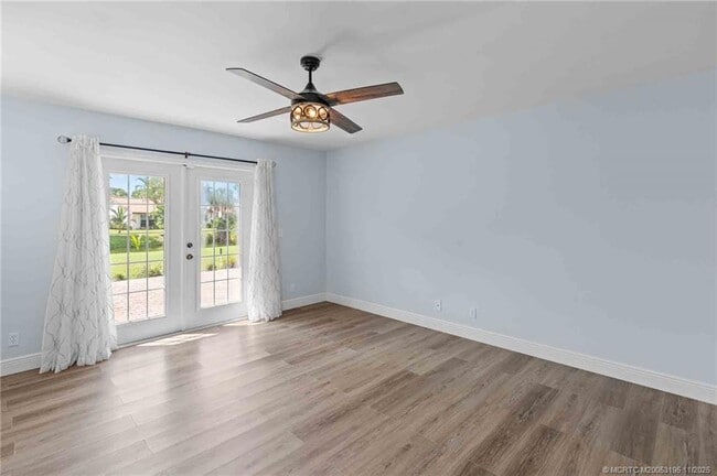 Building Photo - 2385 SW Creekside Dr