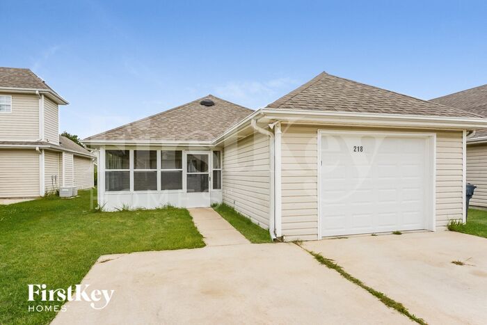 Building Photo - 218 Village Dr