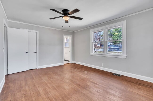 Building Photo - 3BR/2BA in Prime Taylors Location! Minutes From Everyday Conveniences! $1895/mo rent