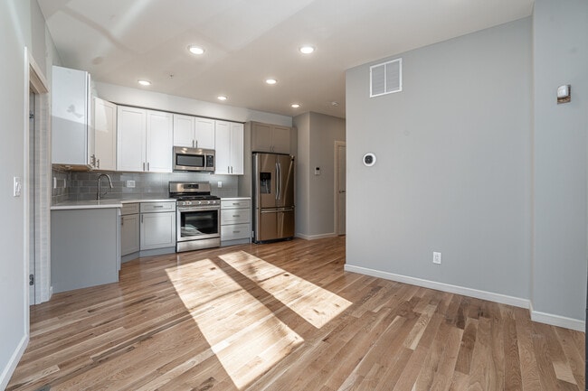 Primary Photo - 2045 N College Ave