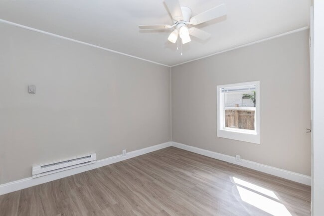 Building Photo - Two Bedroom Home!