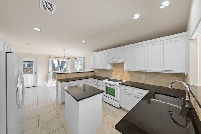 Building Photo - Gated Community - Resort Amenities