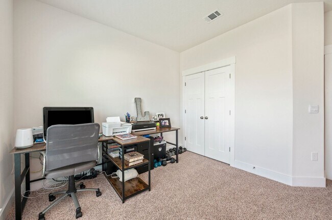 Building Photo - Stunning 4 Bedroom, 3 Bath Home in Shoal R...