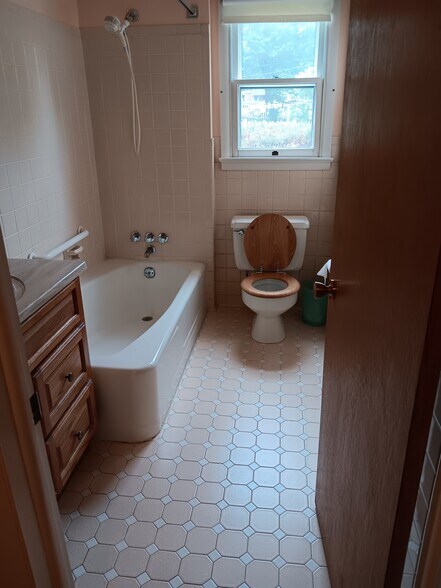 Building Photo - 4 Hemlock Dr