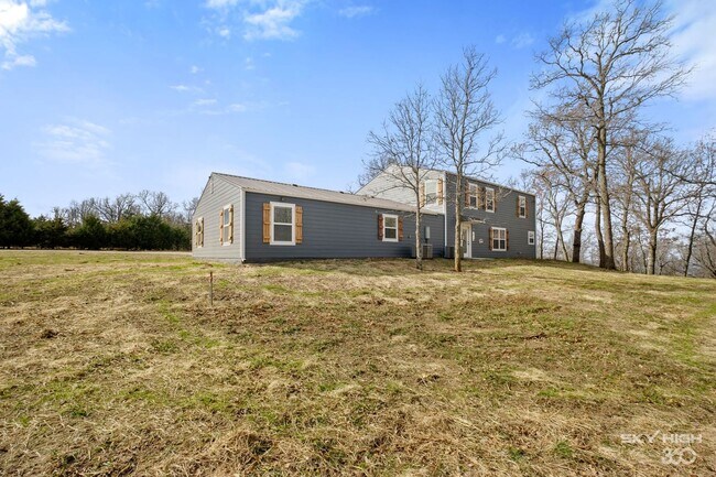 Building Photo - Secluded Executive Retreat on 3.4+ Acres – Minutes from Fayetteville