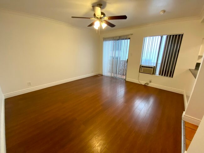 Building Photo - 4069 Oakwood Ave