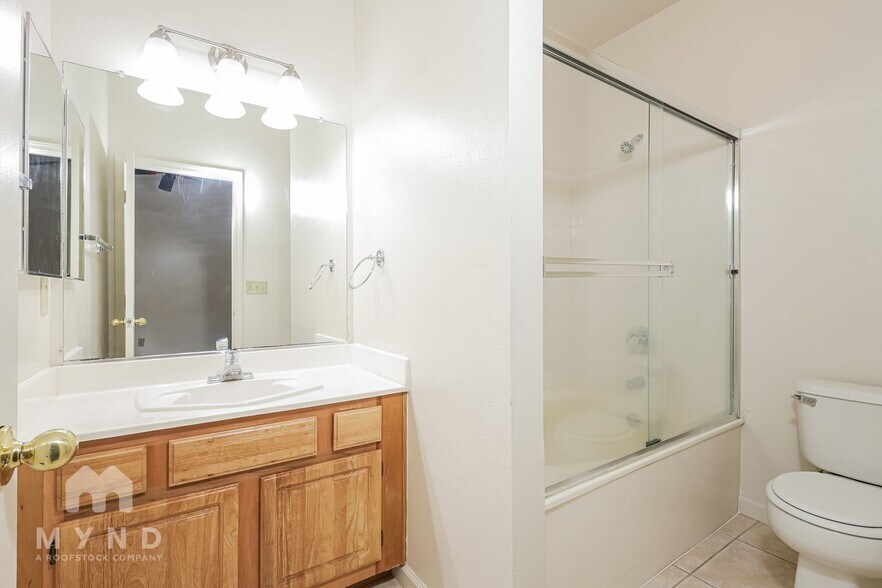 Building Photo - 900 S Meadows Pkwy