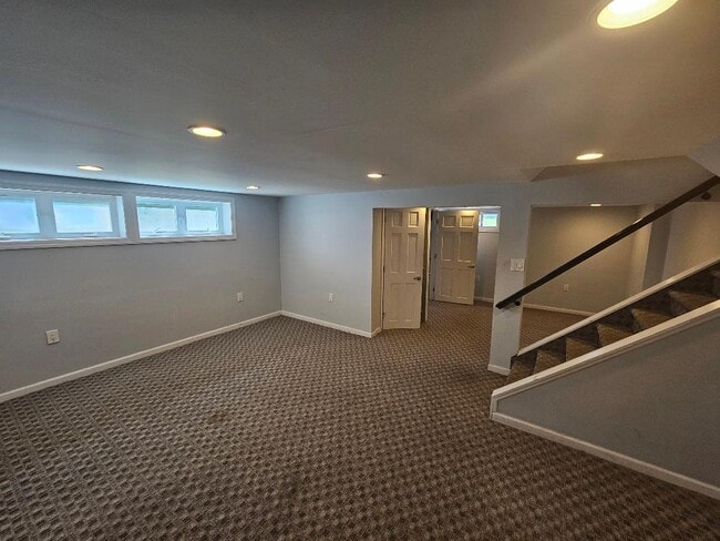 Building Photo - 26 Dahill Rd