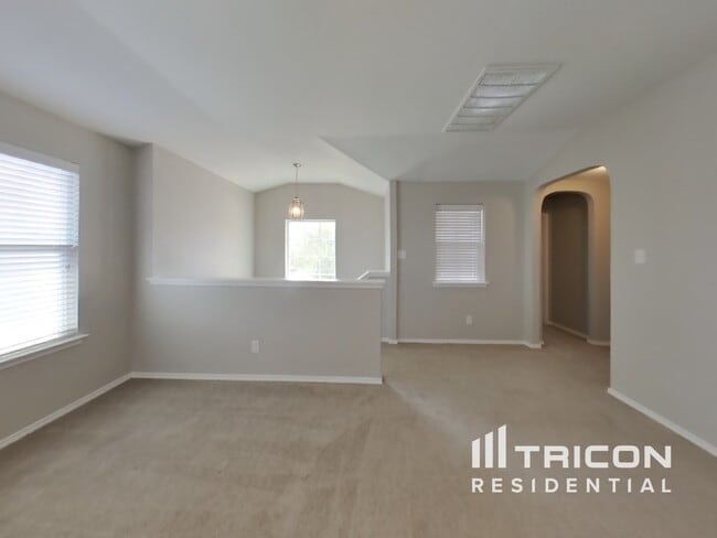 Building Photo - 3526 Robin Mdw