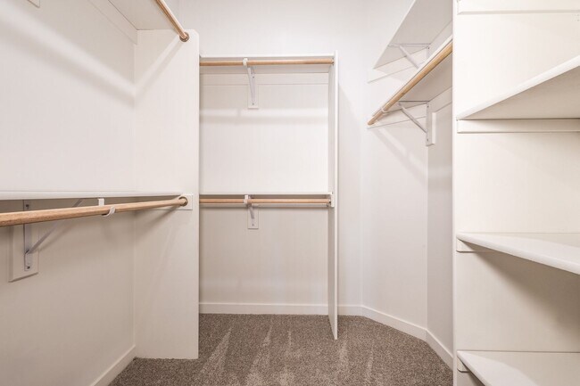 Building Photo - Top Of The Line Newly Built Duplex!