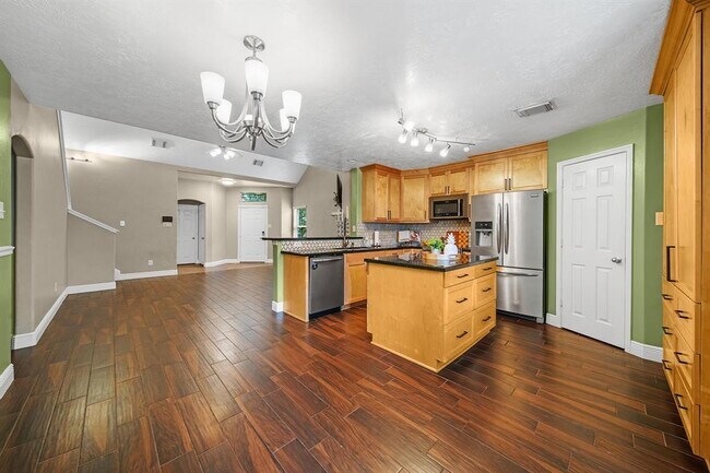 Building Photo - 18436 Sunrise Pines Dr