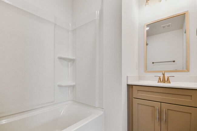 Building Photo - Pet Friendly Three Bedroom!