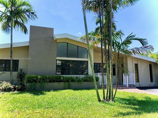 Building Photo - 2560 NE 200th St